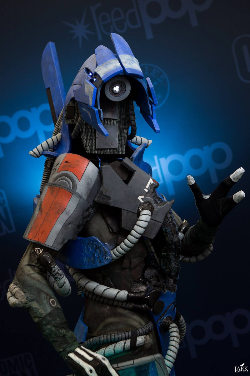 Illustration for article titled Shepard-Commander Would Be Pleased With This Mass Effect Cosplay